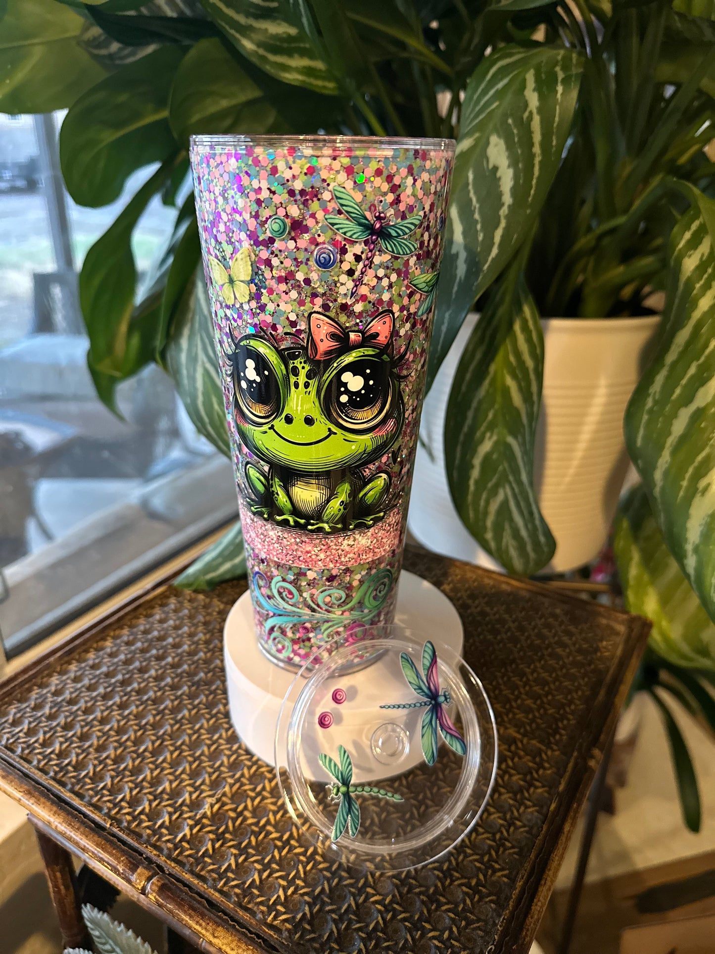 24oz Acrylic Stadium w/Clear Lid & Frogs & Glitter