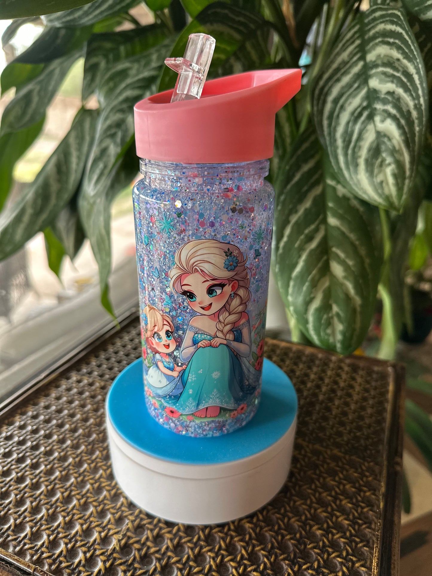10oz Kids Sipper & Pink Lid Elsa Anna & Friends (Glow Bugs w/Glitter)